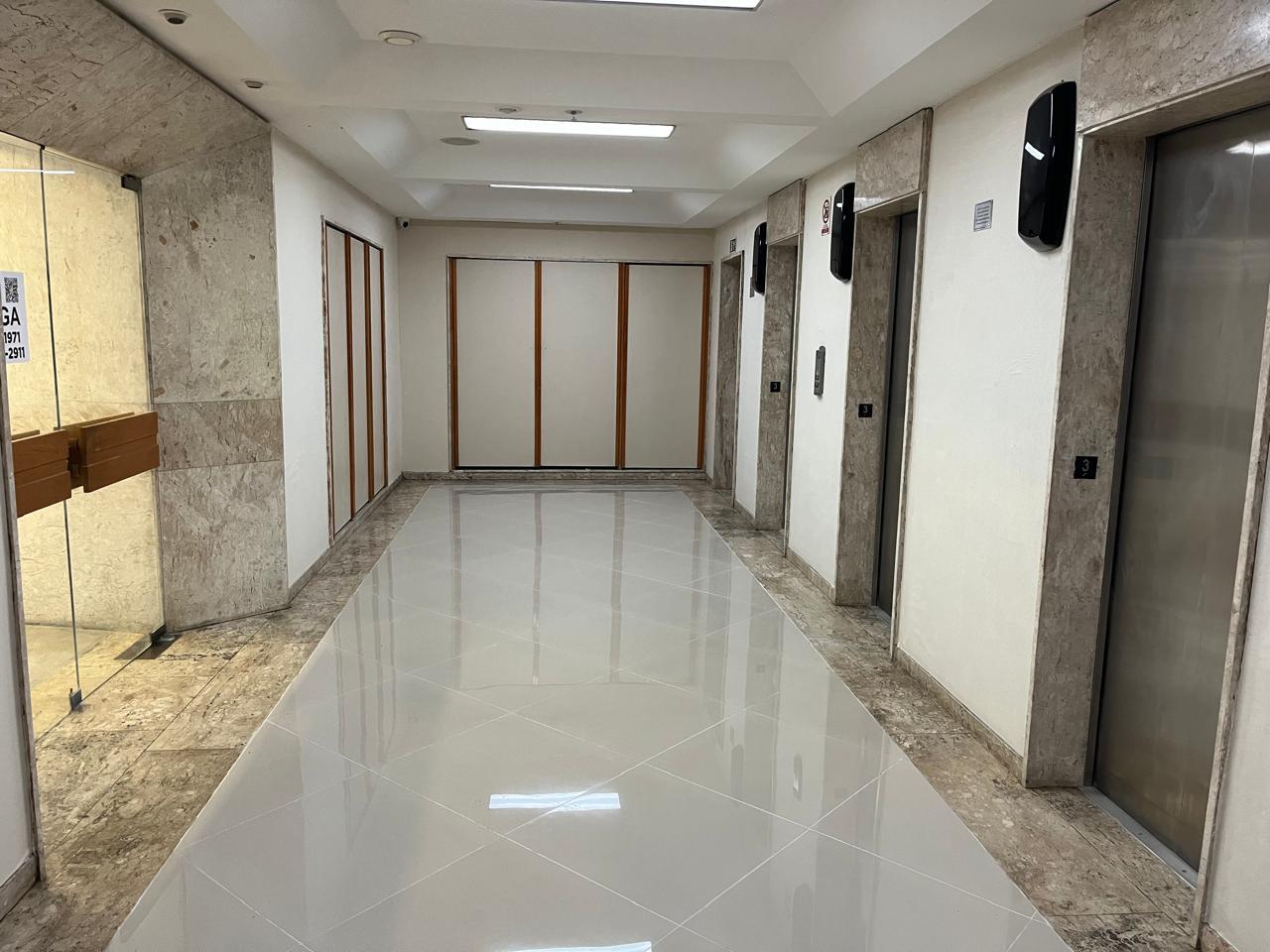 Sala Comercial à Venda no Centro do RJ – Andar Inteiro