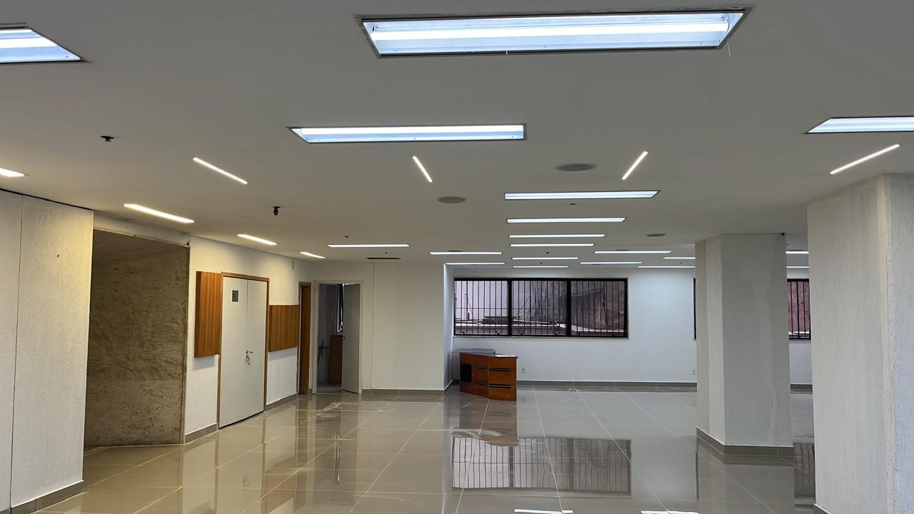 Sala Comercial à Venda no Centro do RJ – Andar Inteiro